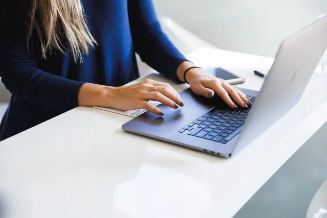 5 powodów, dlaczego warto kupić laptopy poleasingowe z AMSO.pl